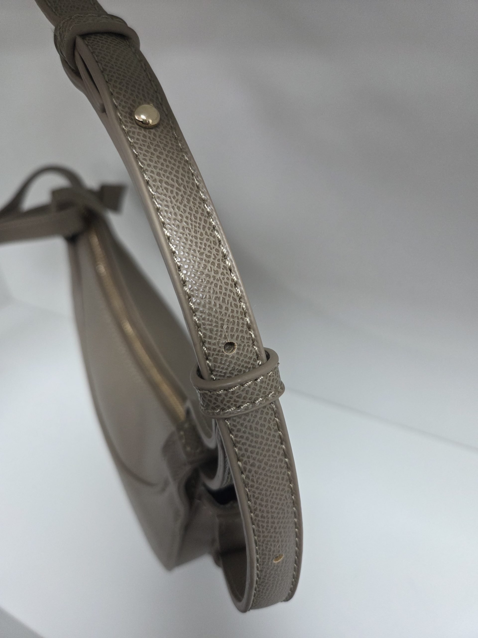 Curved Smart Saddle Bag - Image 11