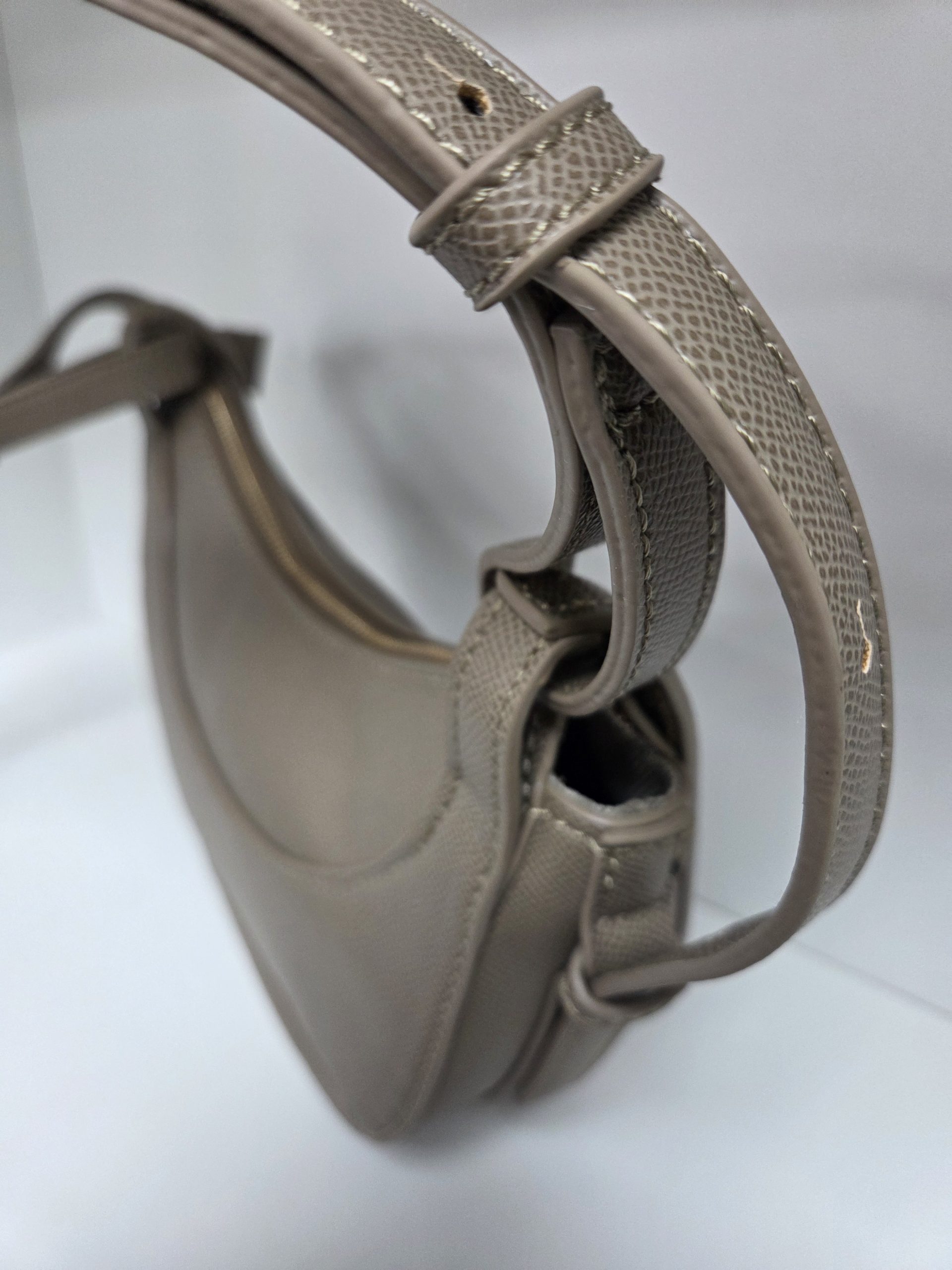 Curved Smart Saddle Bag - Image 9