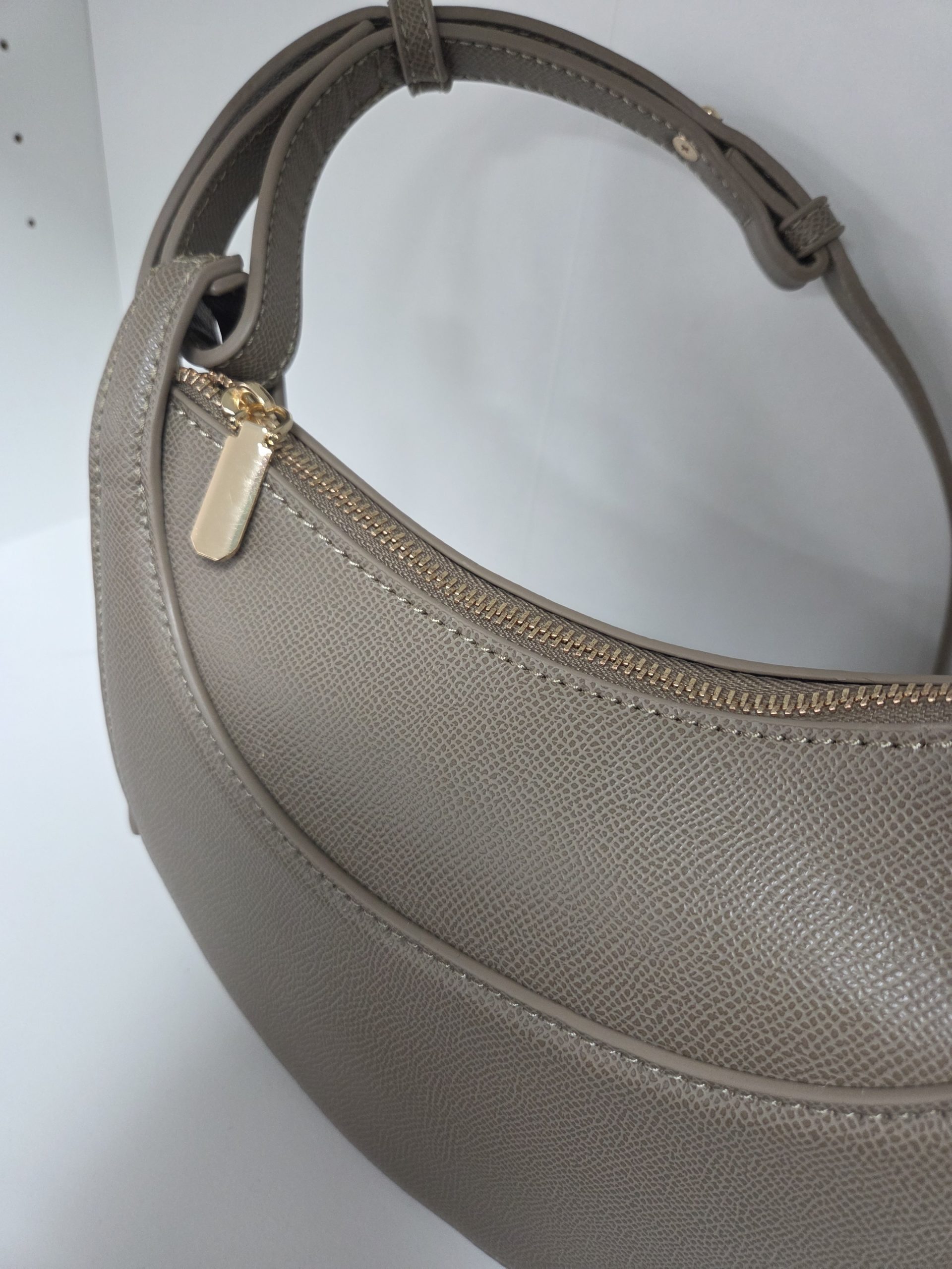 Curved Smart Saddle Bag - Image 10