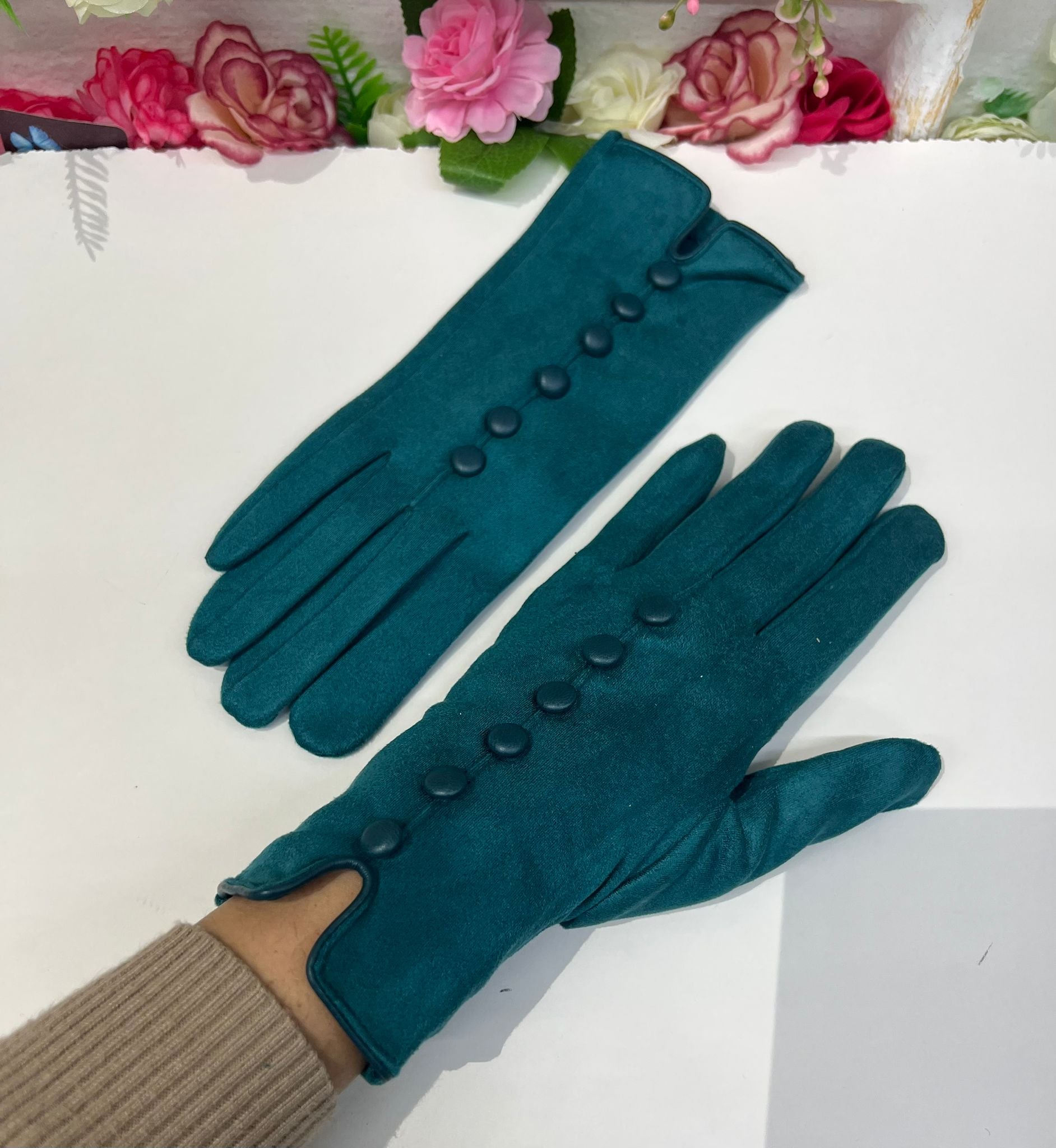 Elegant Button Detail Winter Gloves - Image 7