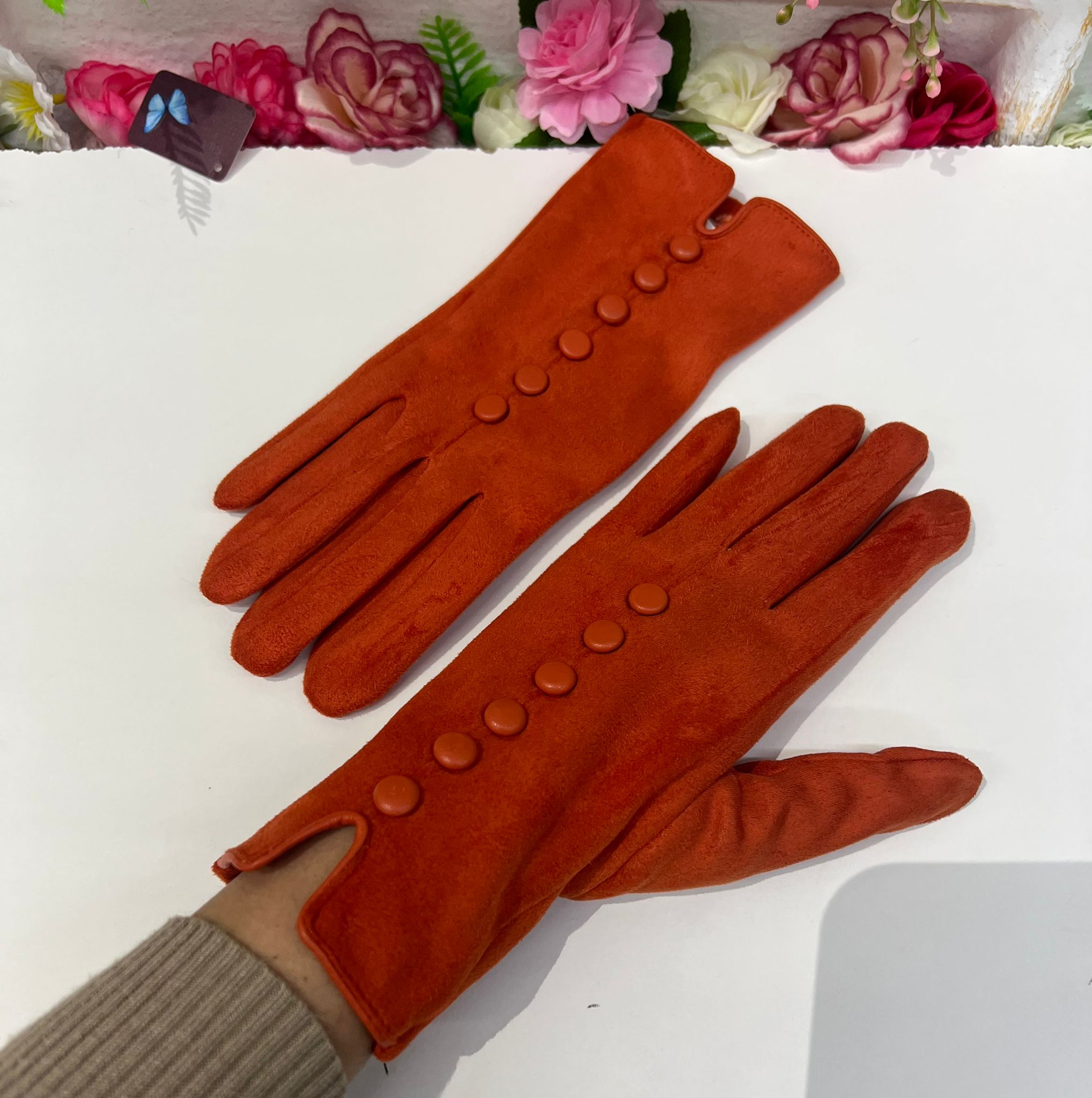 Elegant Button Detail Winter Gloves - Image 4