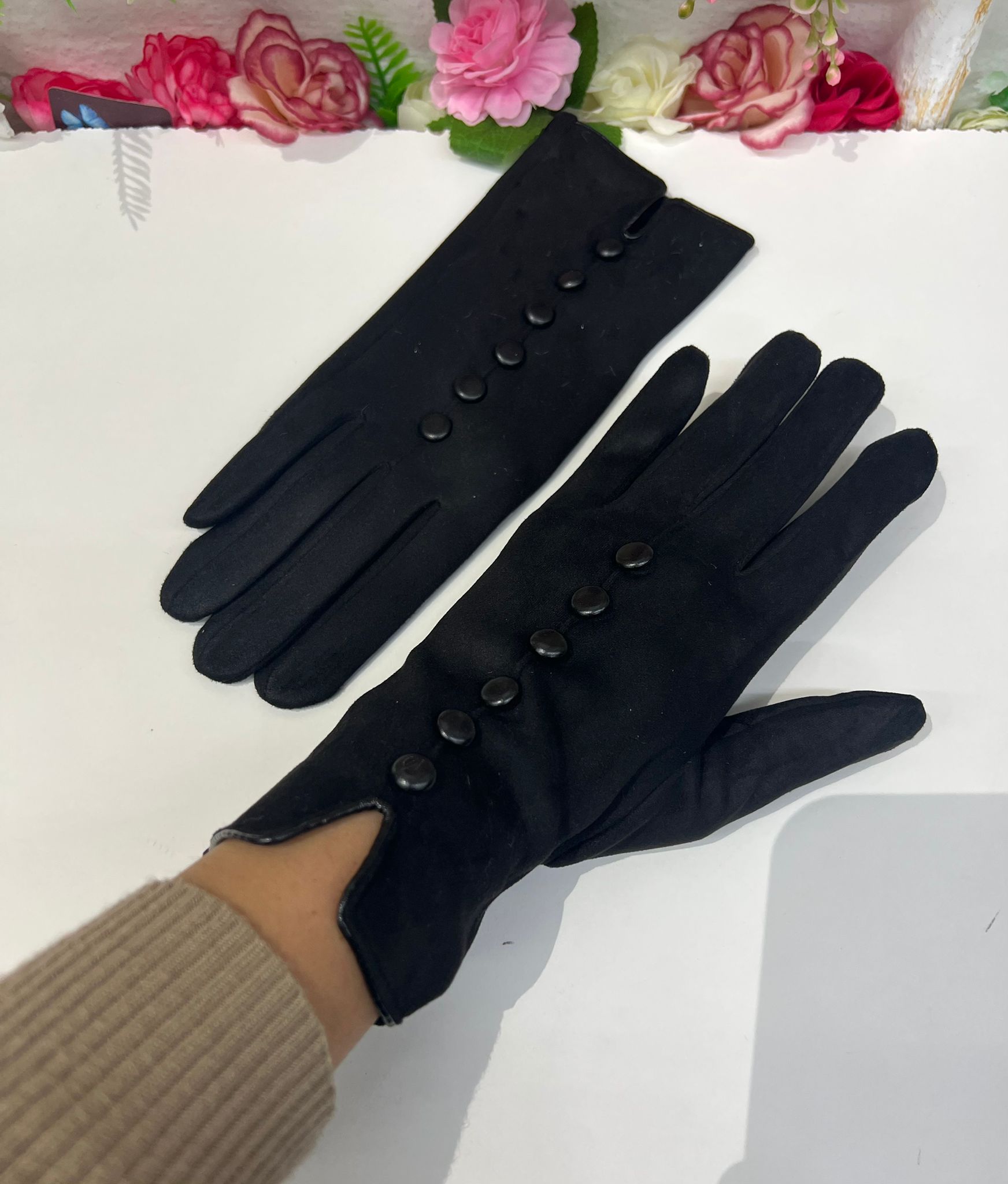 Elegant Button Detail Winter Gloves - Image 3