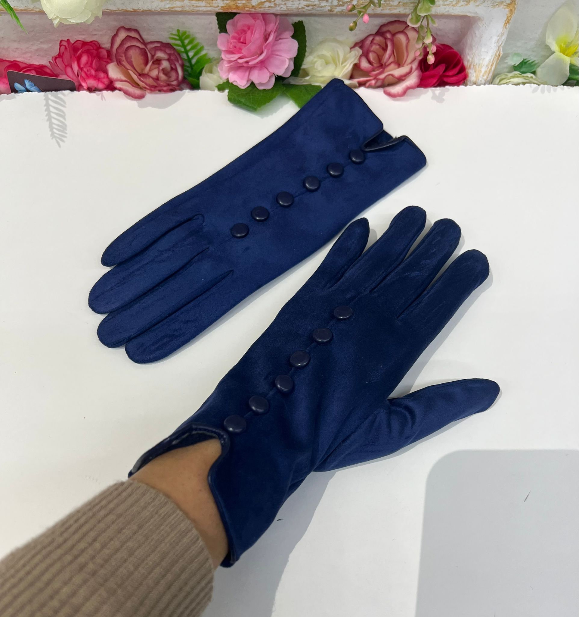 Elegant Button Detail Winter Gloves - Image 2