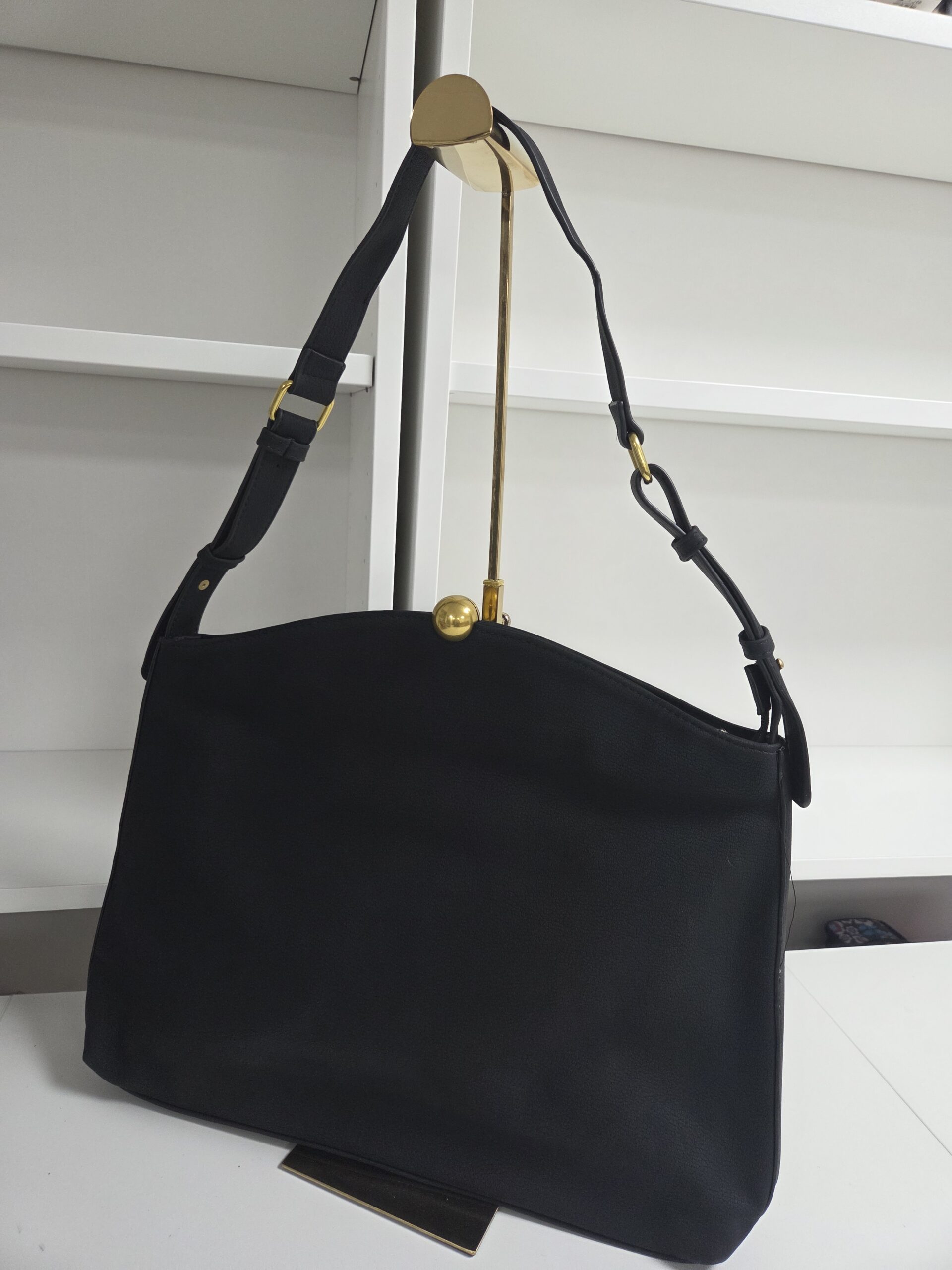 Chic Shoulder Bag - Image 6