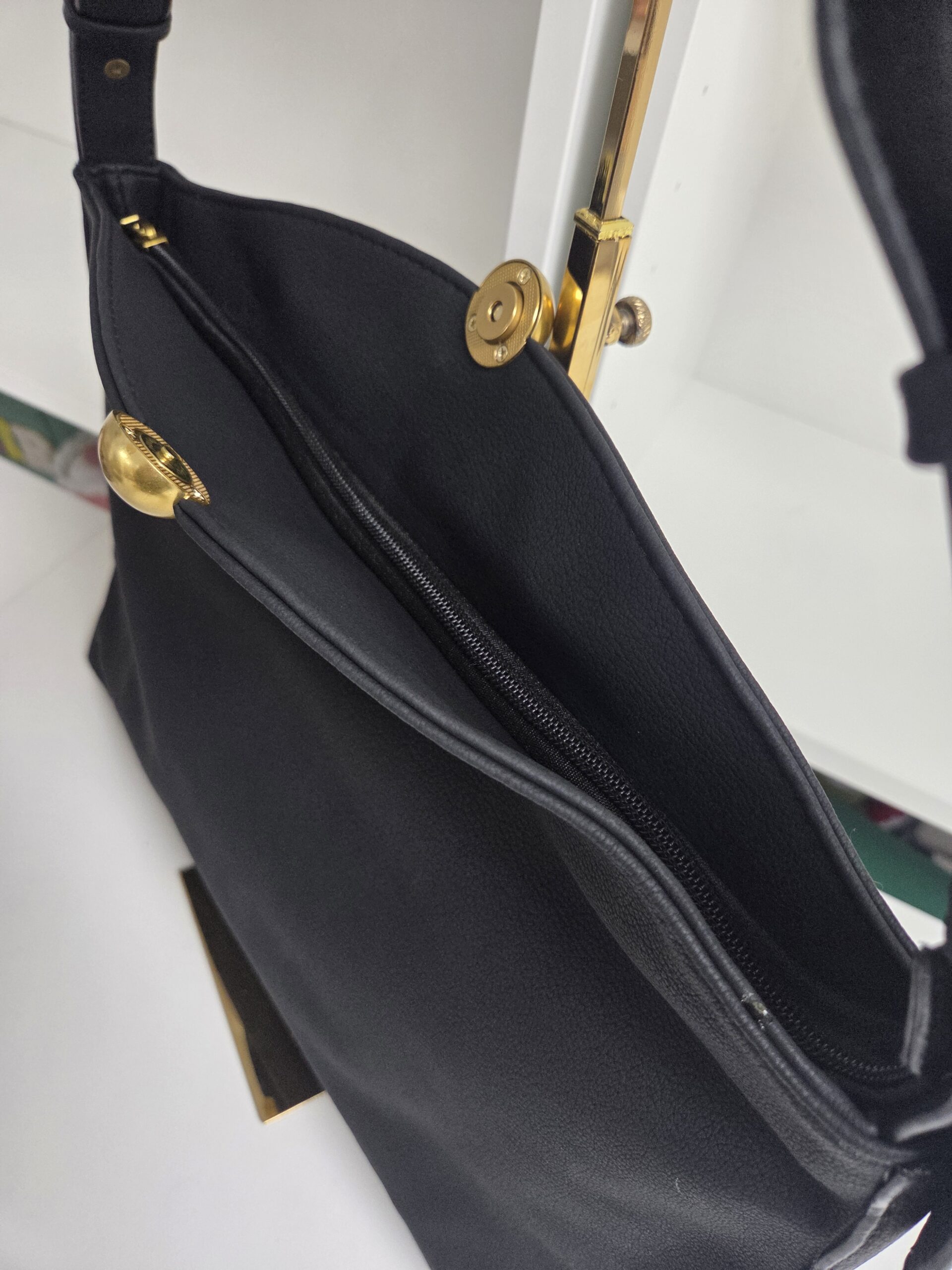 Chic Shoulder Bag - Image 10