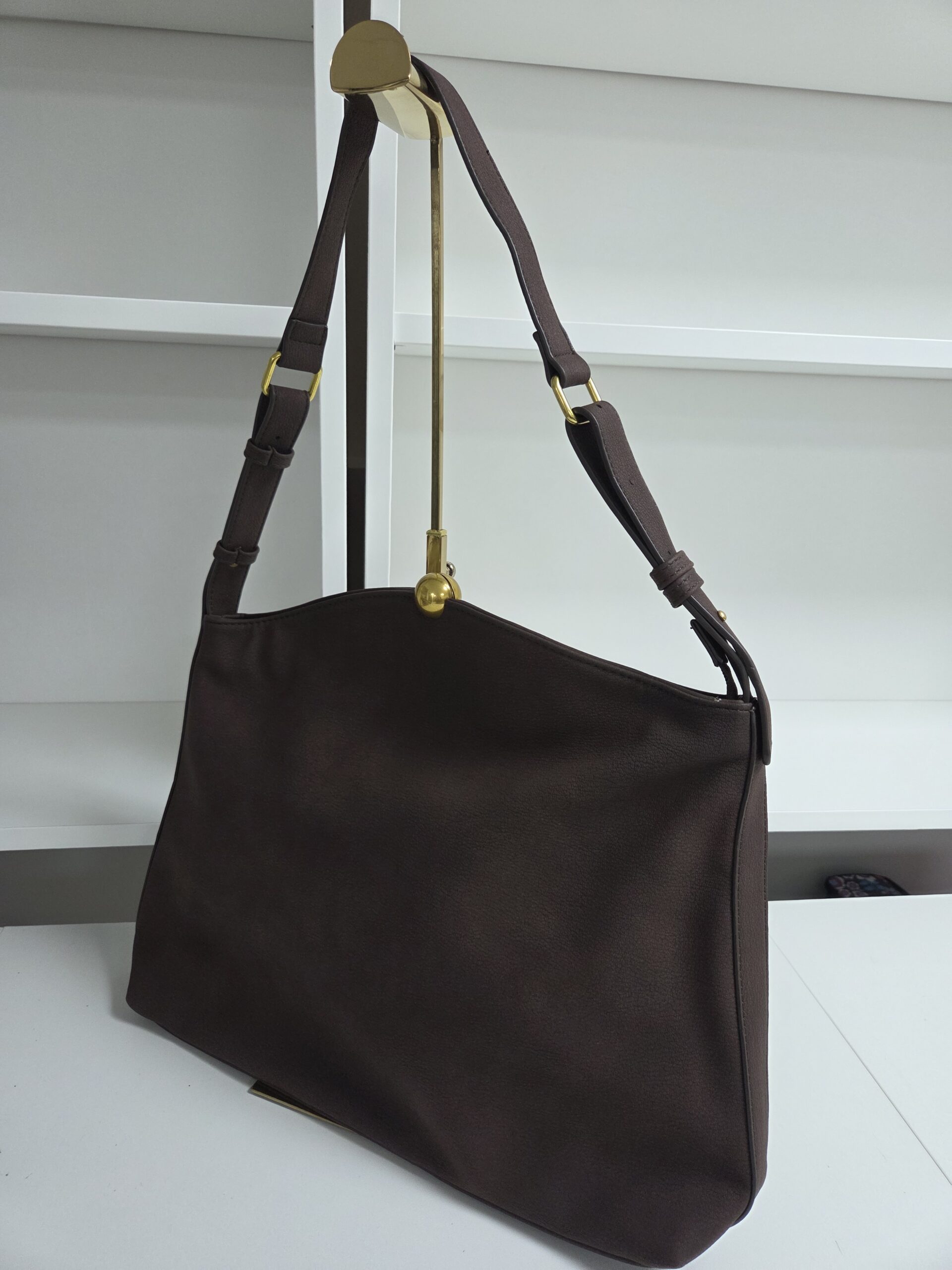 Chic Shoulder Bag - Image 7