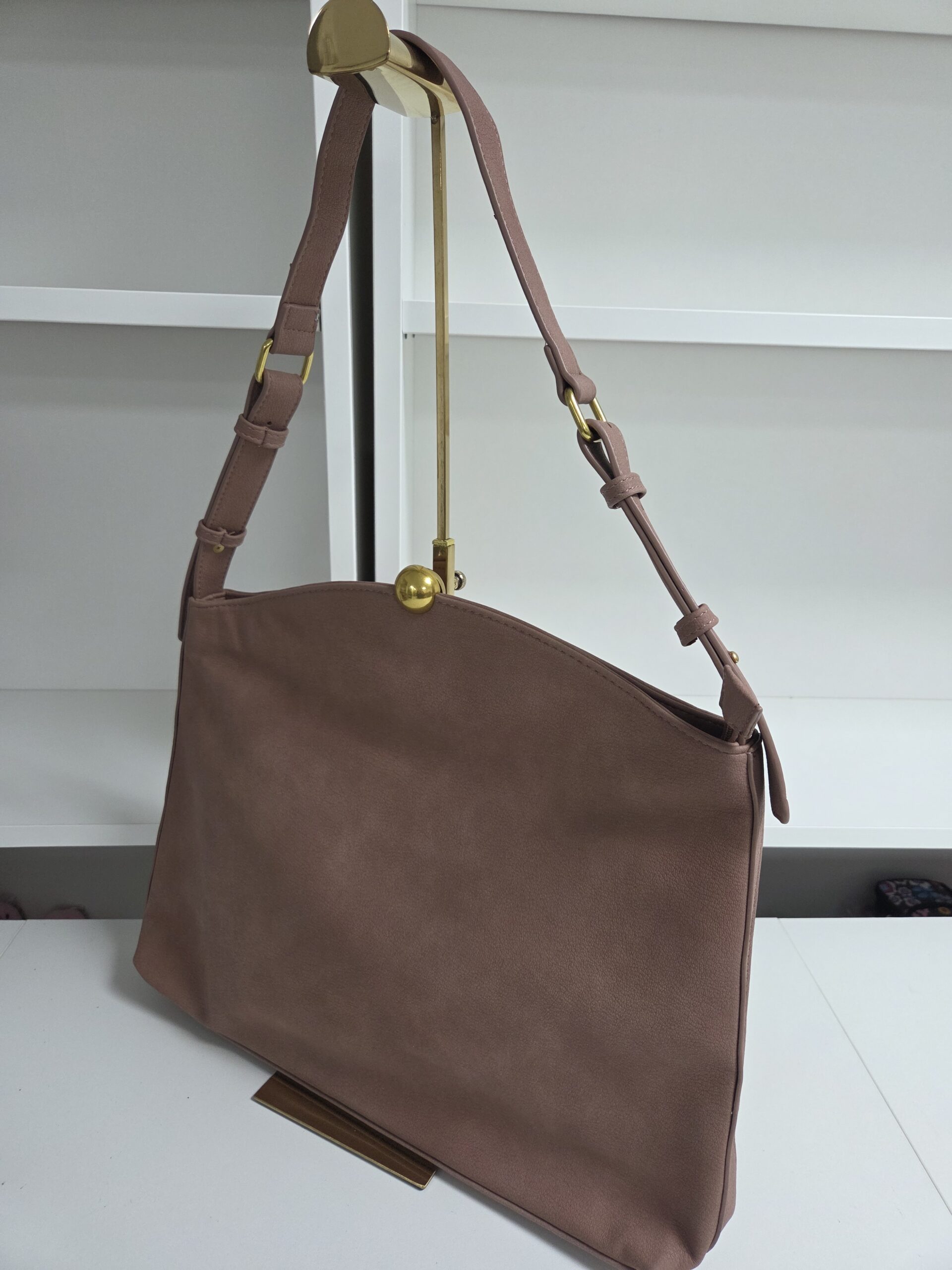 Chic Shoulder Bag - Image 2