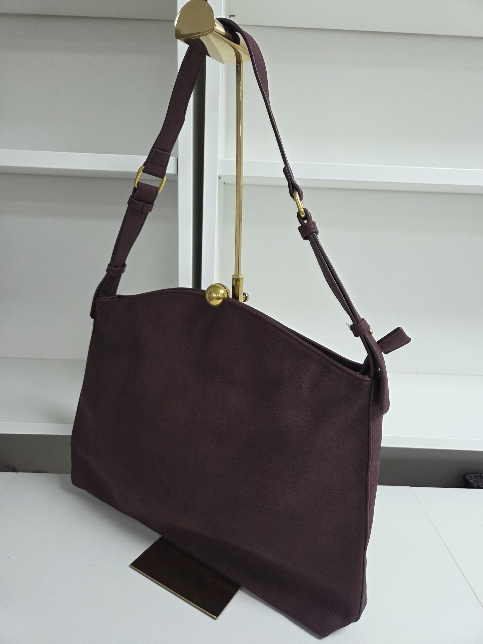 Chic Shoulder Bag - Image 3