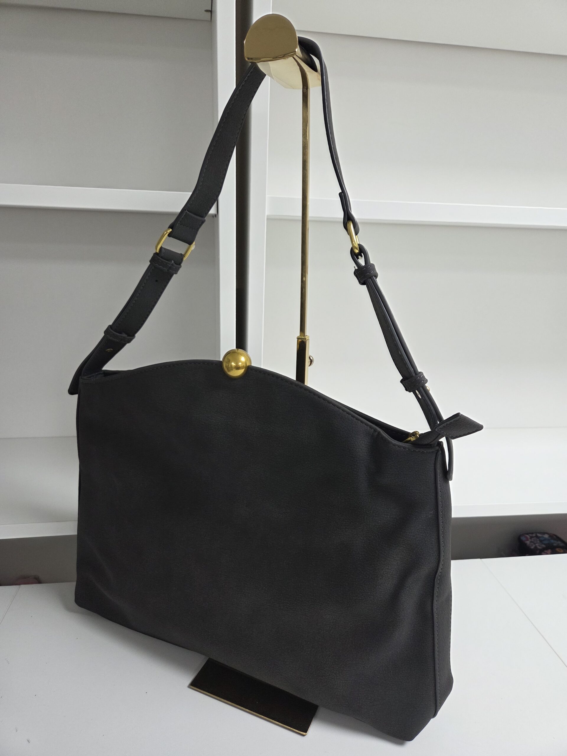 Chic Shoulder Bag - Image 5